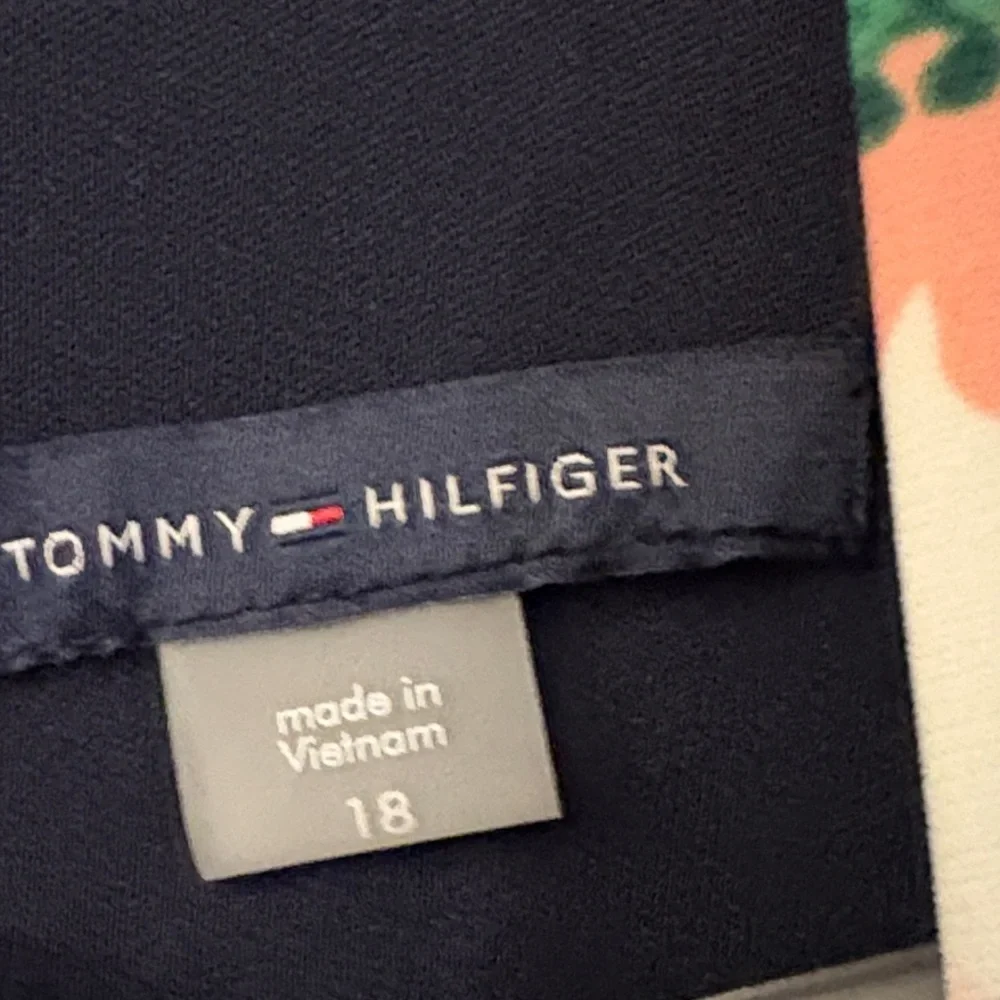 Tommy Hilfiger Sleeveless WaterColor Floral Midi Dress W/ Waist Tie - Picture 2 of 8